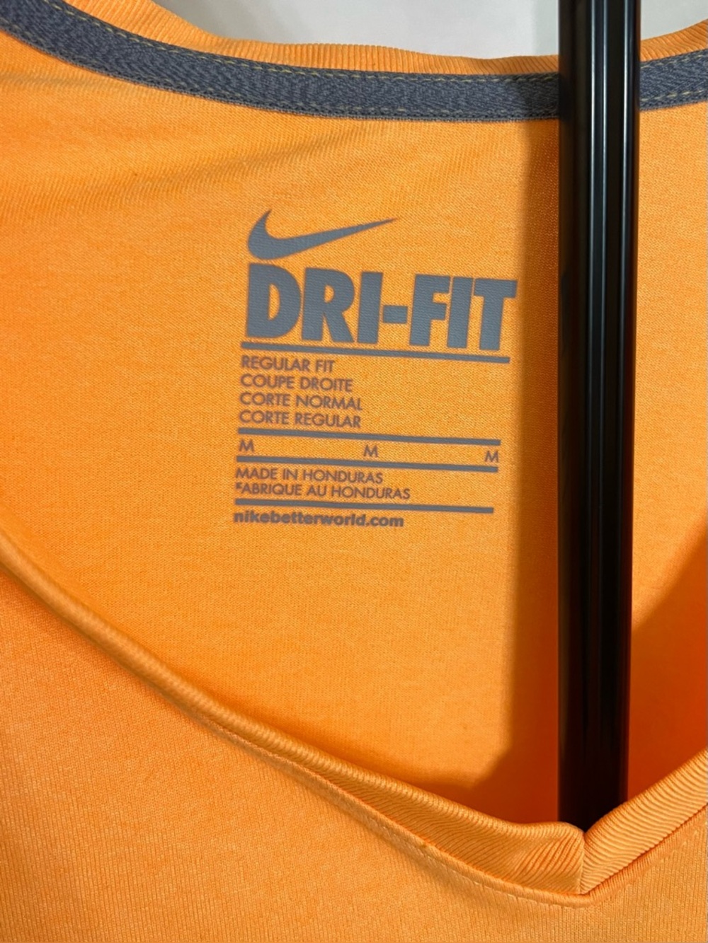 Nike Women's Dri-Fit Short Sleeve Regular Fit V-Neck Active Shirt! Size Medium. - Picture 5 of 7